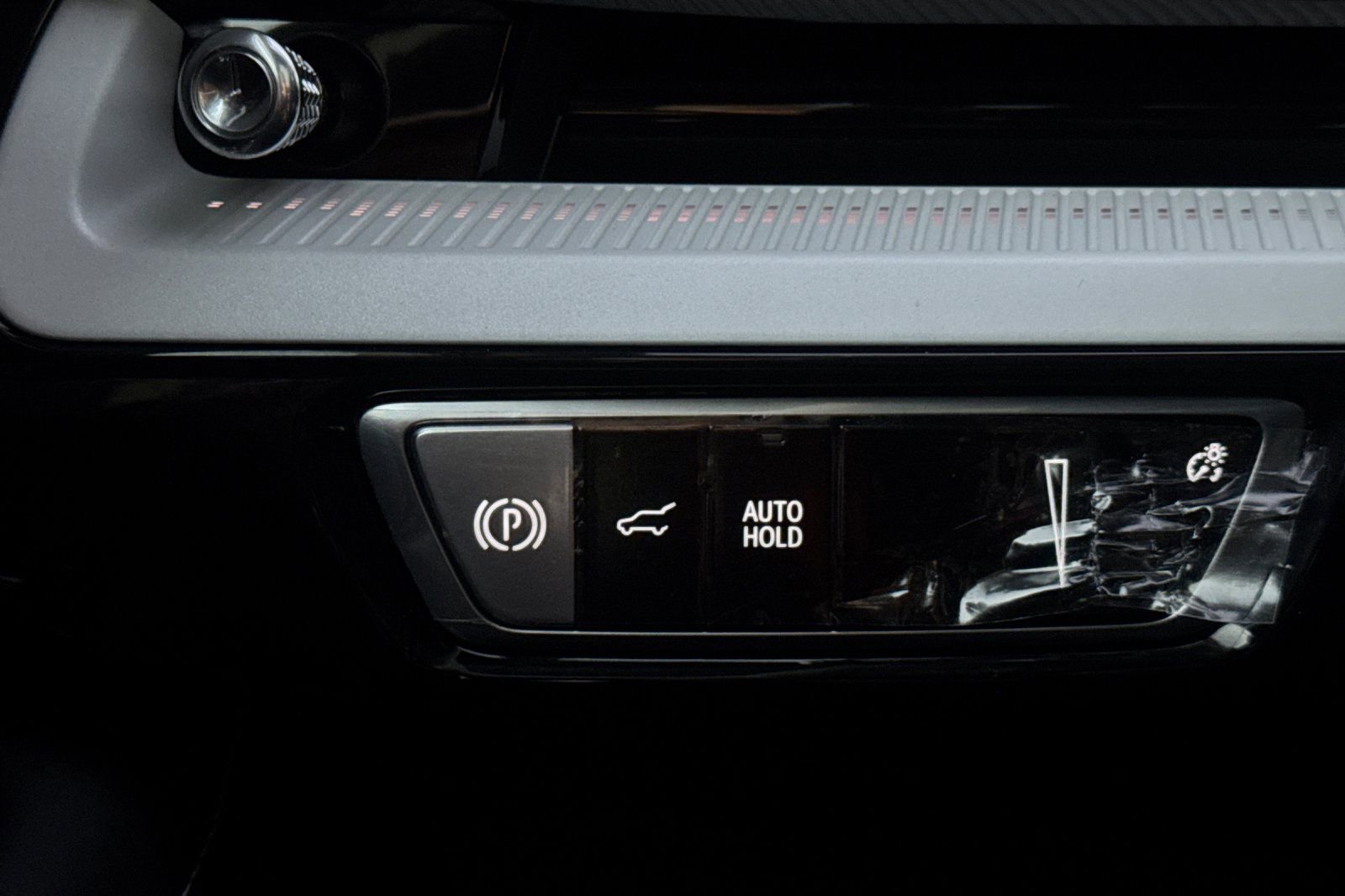 Certified 2025 Cadillac Optiq Luxury 1 image 36