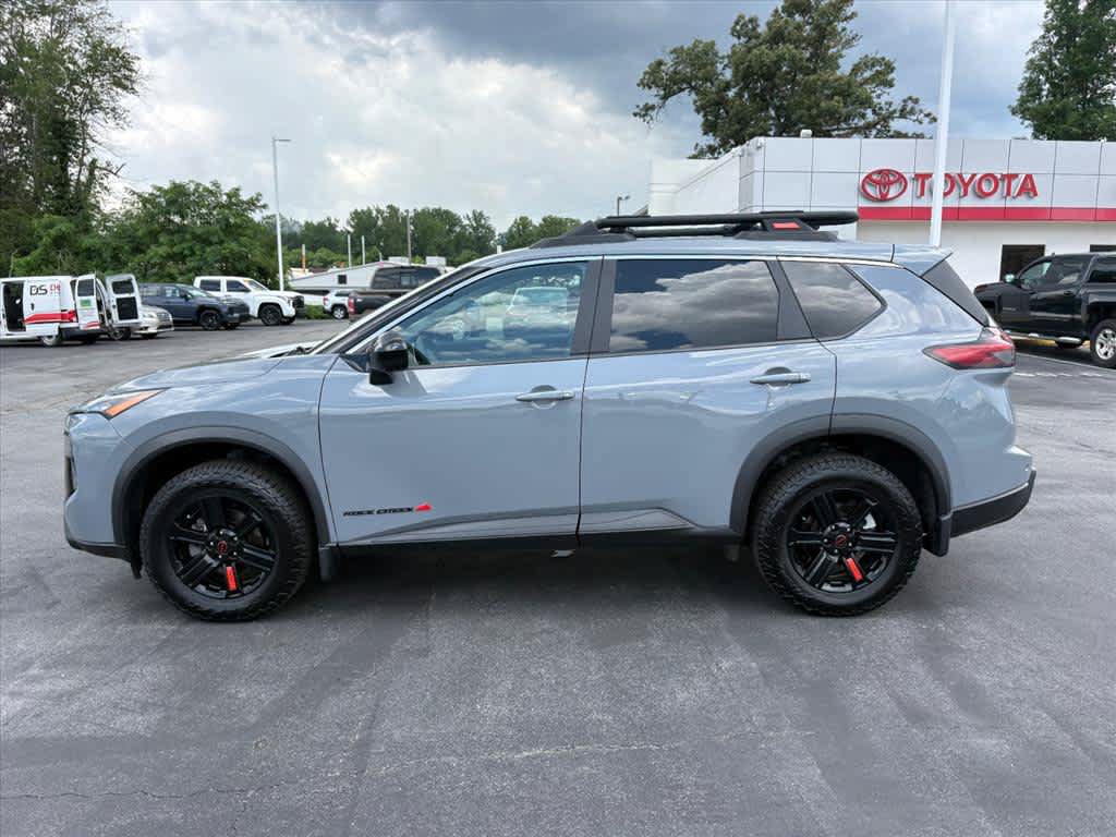 Used 2025 Nissan Rogue SV AWD/4WD image 26
