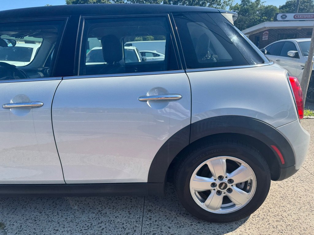 Used 2017 MINI Cooper 4-Door Hardtop image 3
