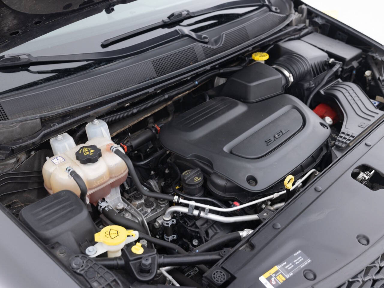 Used 2021 Chrysler Pacifica Touring FWD image 39