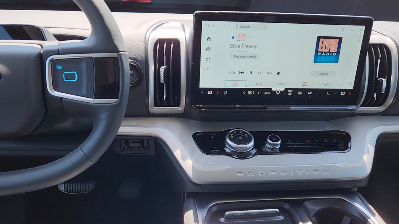 New 2025 Ford Expedition Active image 18