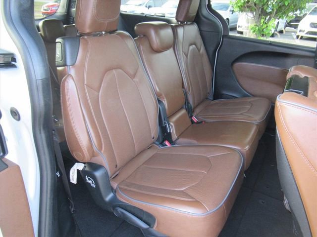 Used 2017 Chrysler Pacifica Limited FWD image 31