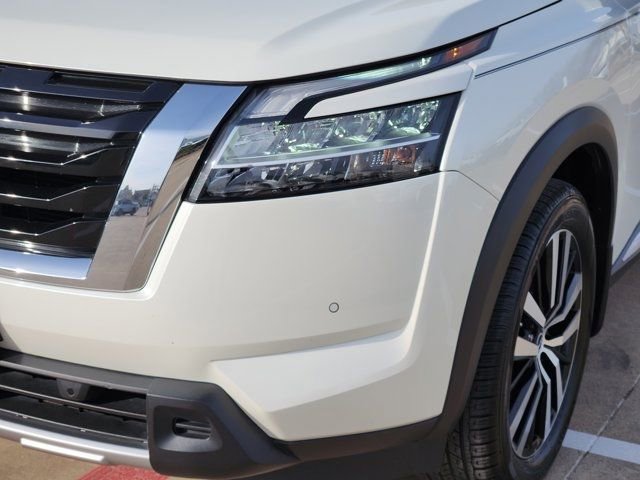 Used 2024 Nissan Pathfinder Platinum w/ Cargo Package image 16