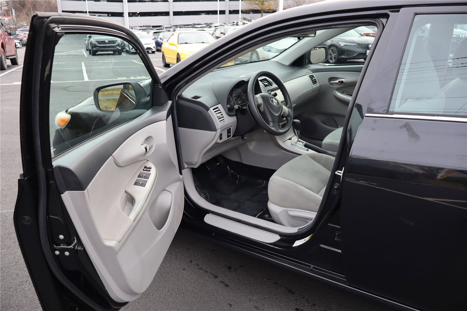 Used 2013 Toyota Corolla LE image 12