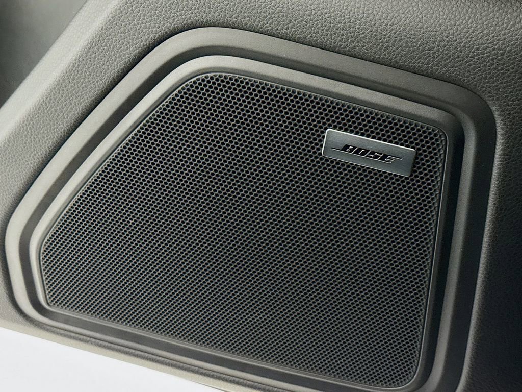 Certified 2025 Porsche Macan image 12