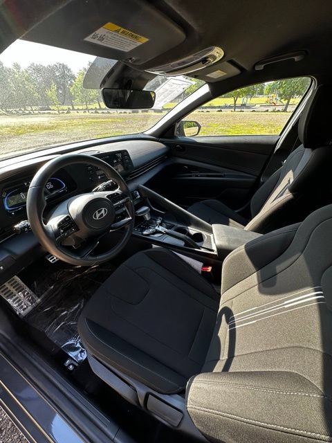 Certified 2025 Hyundai Elantra Sport FWD image 13