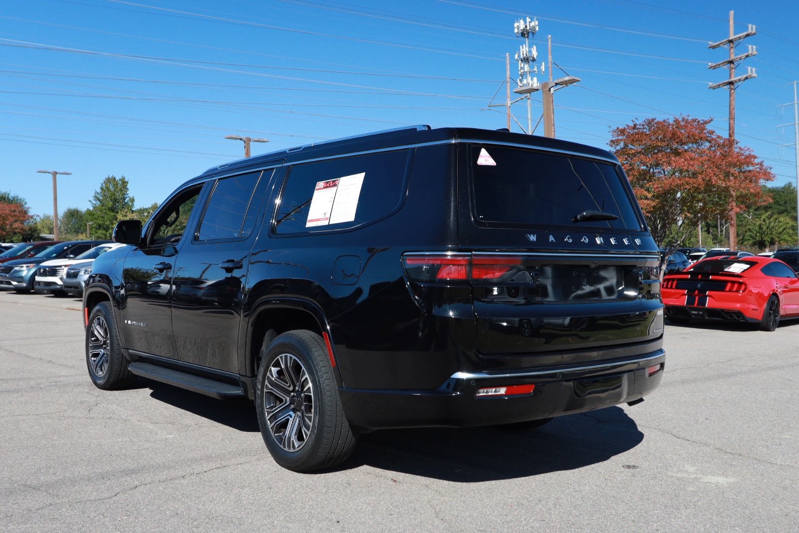 Used 2024 Jeep Wagoneer L Series II RWD image 3