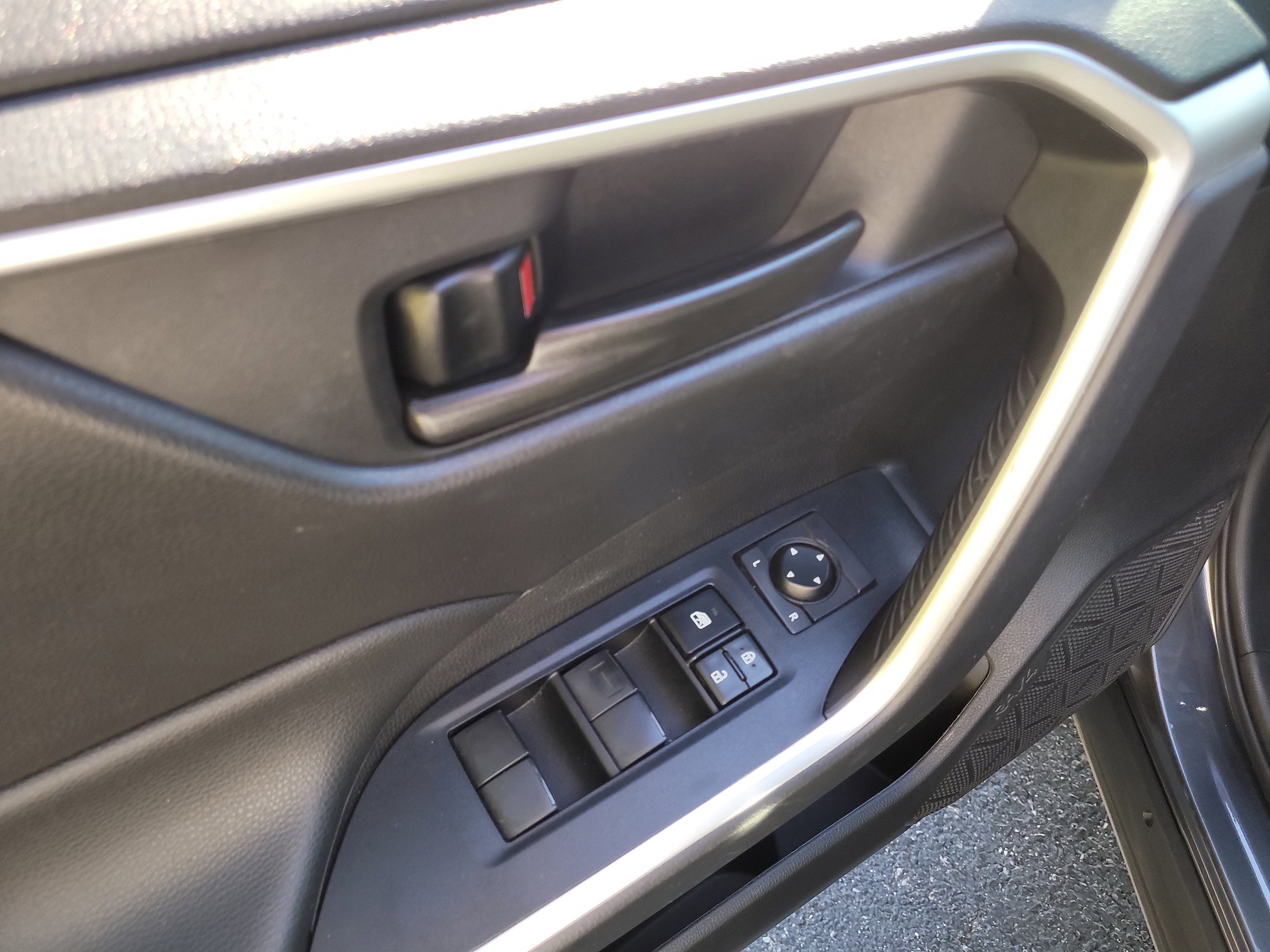 Certified 2021 Toyota RAV4 LE image 17