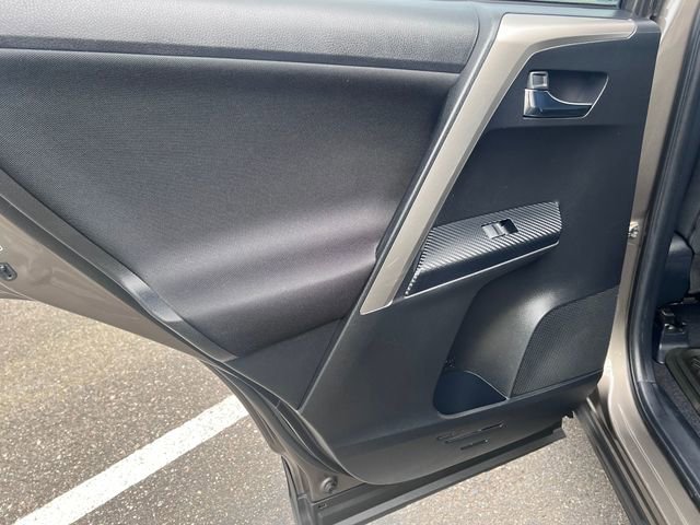 Used 2015 Toyota RAV4 XLE AWD/4WD image 28