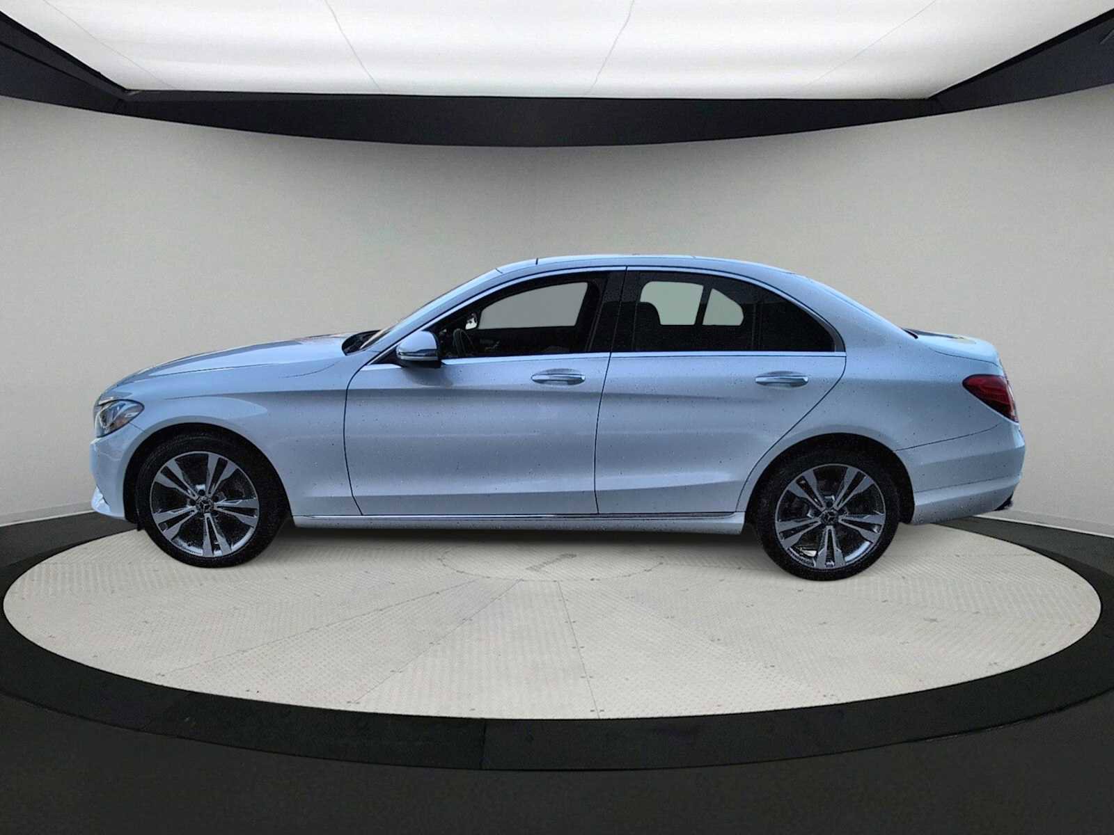 Used 2018 Mercedes-Benz C 300 4MATIC Sedan image 5