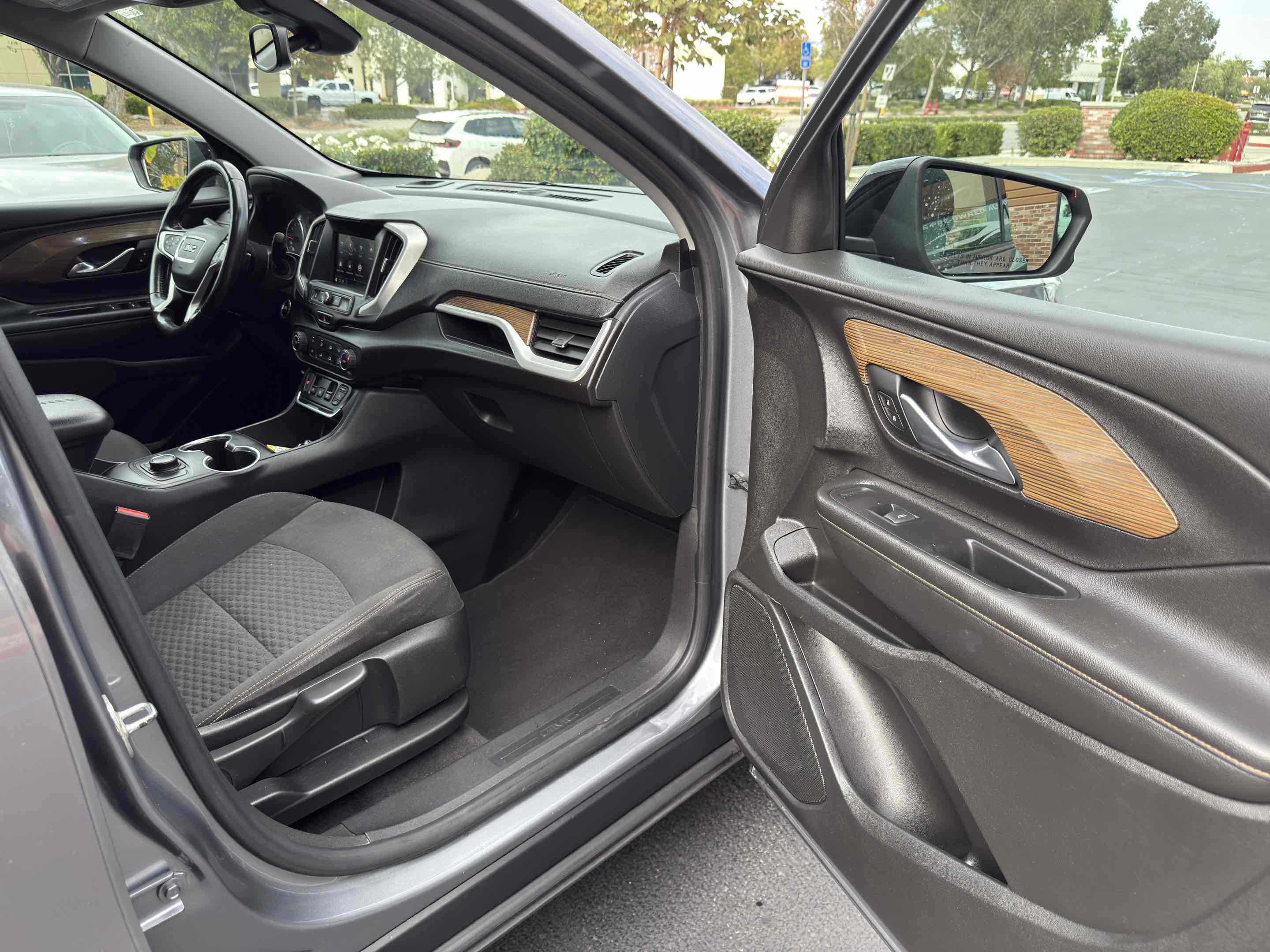 Used 2020 GMC Terrain SLE w/ Elevation Edition image 45