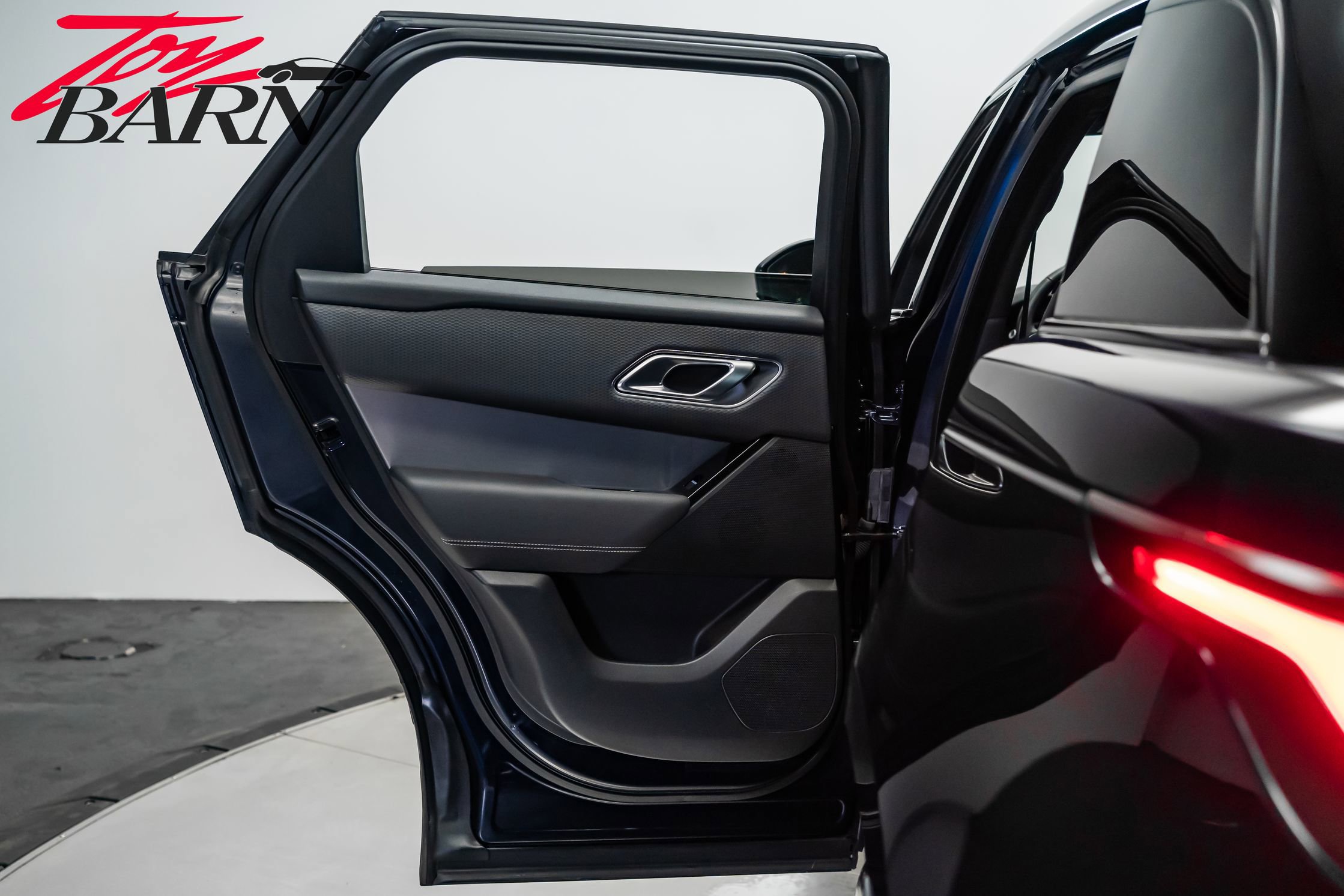 Used 2023 Land Rover Range Rover Velar R-Dynamic S image 46