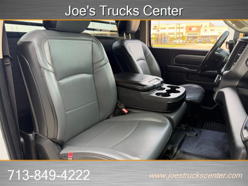 Used 2020 RAM 3500 Tradesman w/ Chrome Appearance Group RWD image 26