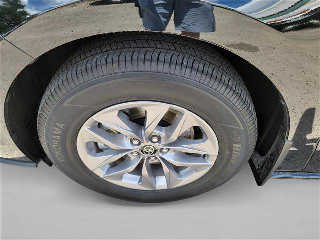 Used 2026 Toyota Sienna LE FWD image 9