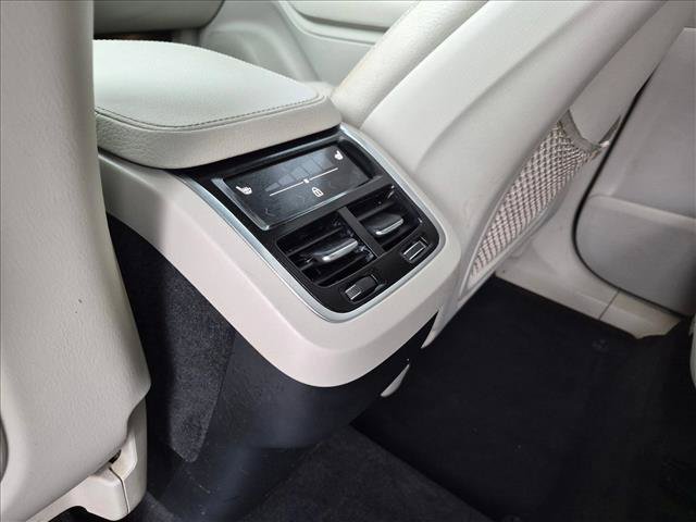 Used 2019 Volvo XC90 T5 Momentum w/ Multimedia Package AWD/4WD image 19