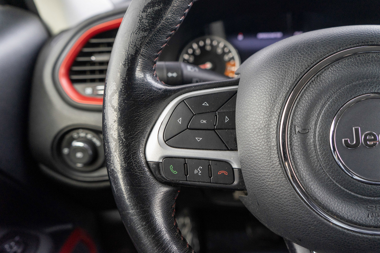 Used 2020 Jeep Renegade Trailhawk w/ Cold Weather Group AWD/4WD image 23