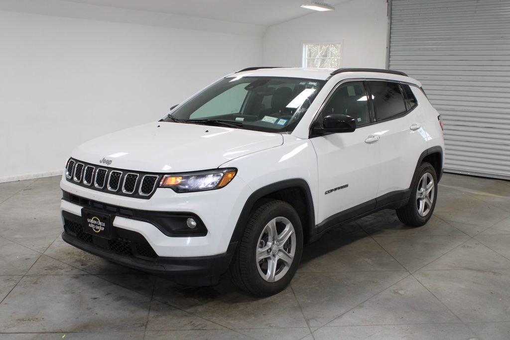 Used 2024 Jeep Compass Latitude image 4
