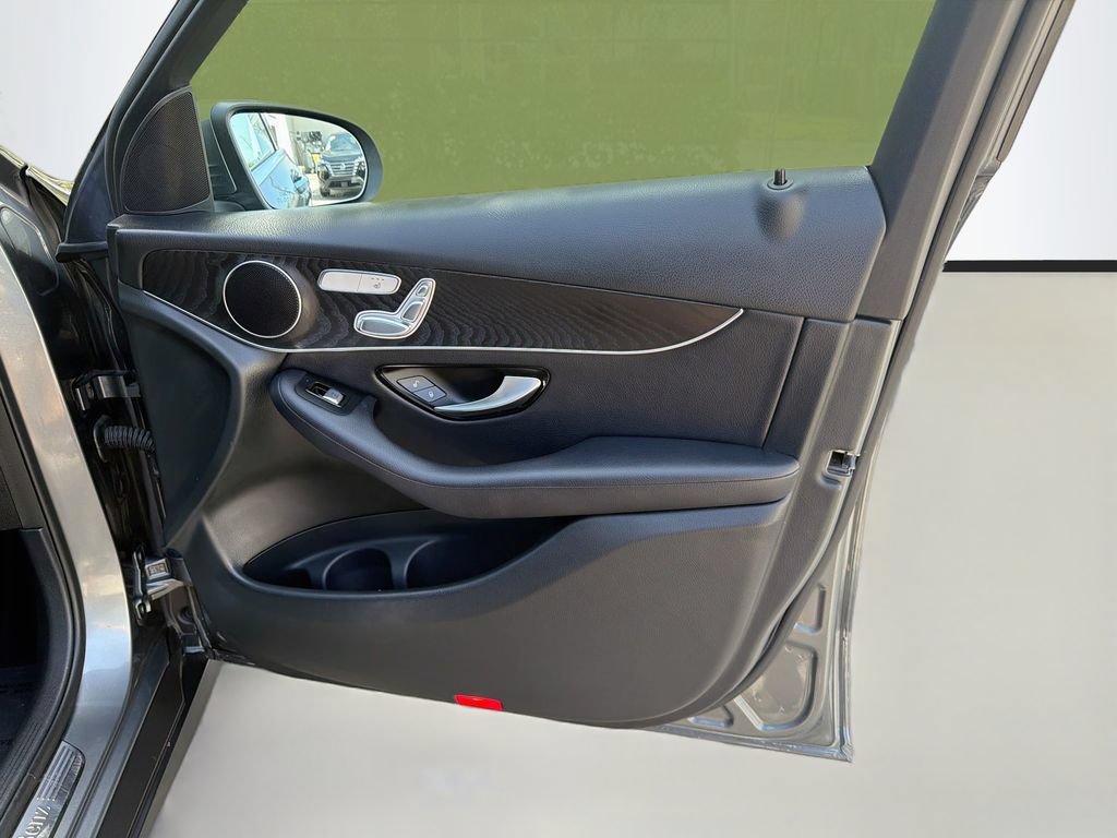 Used 2018 Mercedes-Benz GLC 300 4MATIC w/ Premium Package image 35