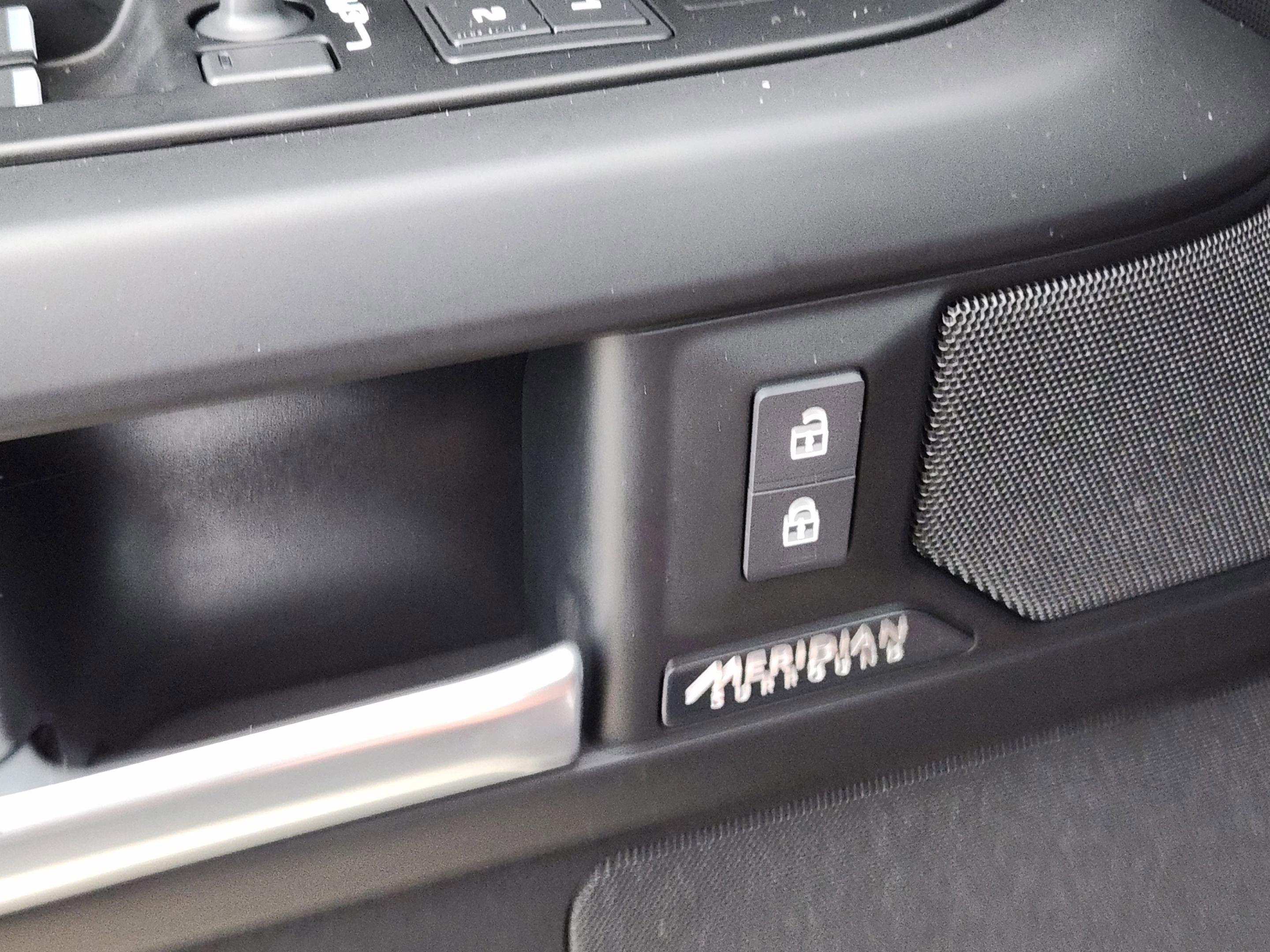 Certified 2025 Land Rover Defender 110 X-Dynamic SE image 23