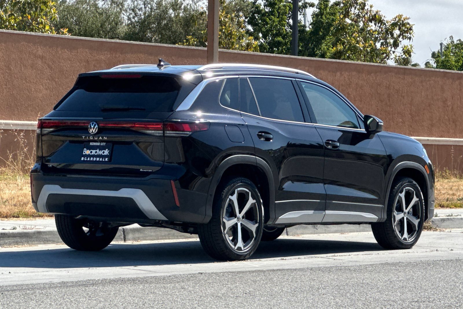 New 2025 Volkswagen Tiguan SE AWD/4WD image 4