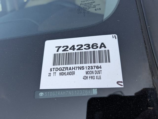 Used 2022 Toyota Highlander XLE FWD image 38