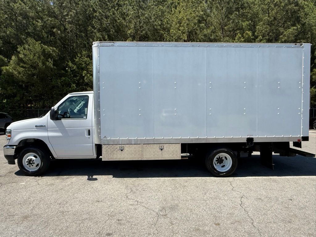 Used 2023 Ford E-450 and Econoline 450 Super Duty w/ Power Windows & Locks Group RWD image 4