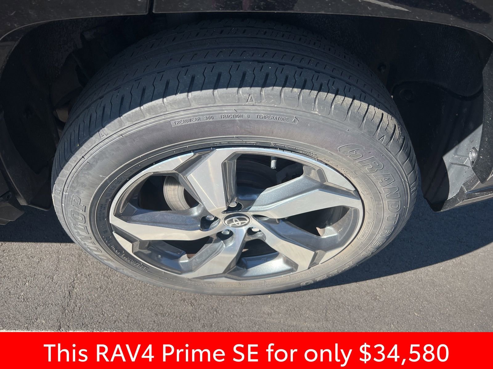 Used 2023 Toyota RAV4 SE w/ Weather & Moonroof Package image 18