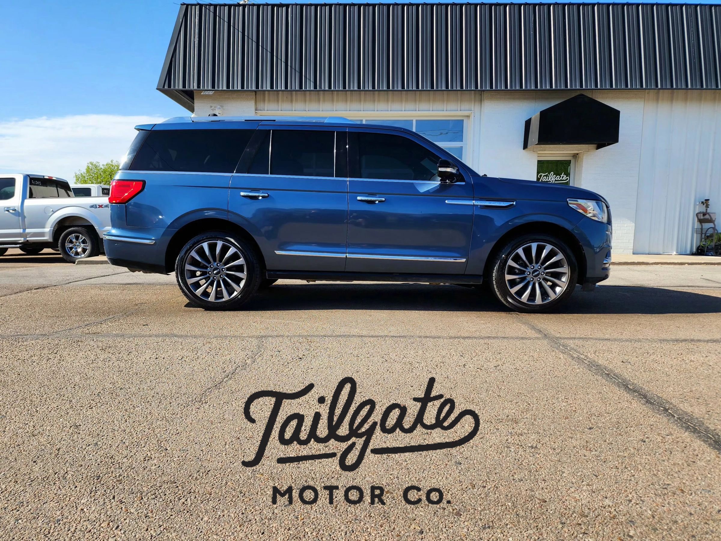 Used 2018 Lincoln Navigator Select w/ Cargo Package AWD/4WD image 1