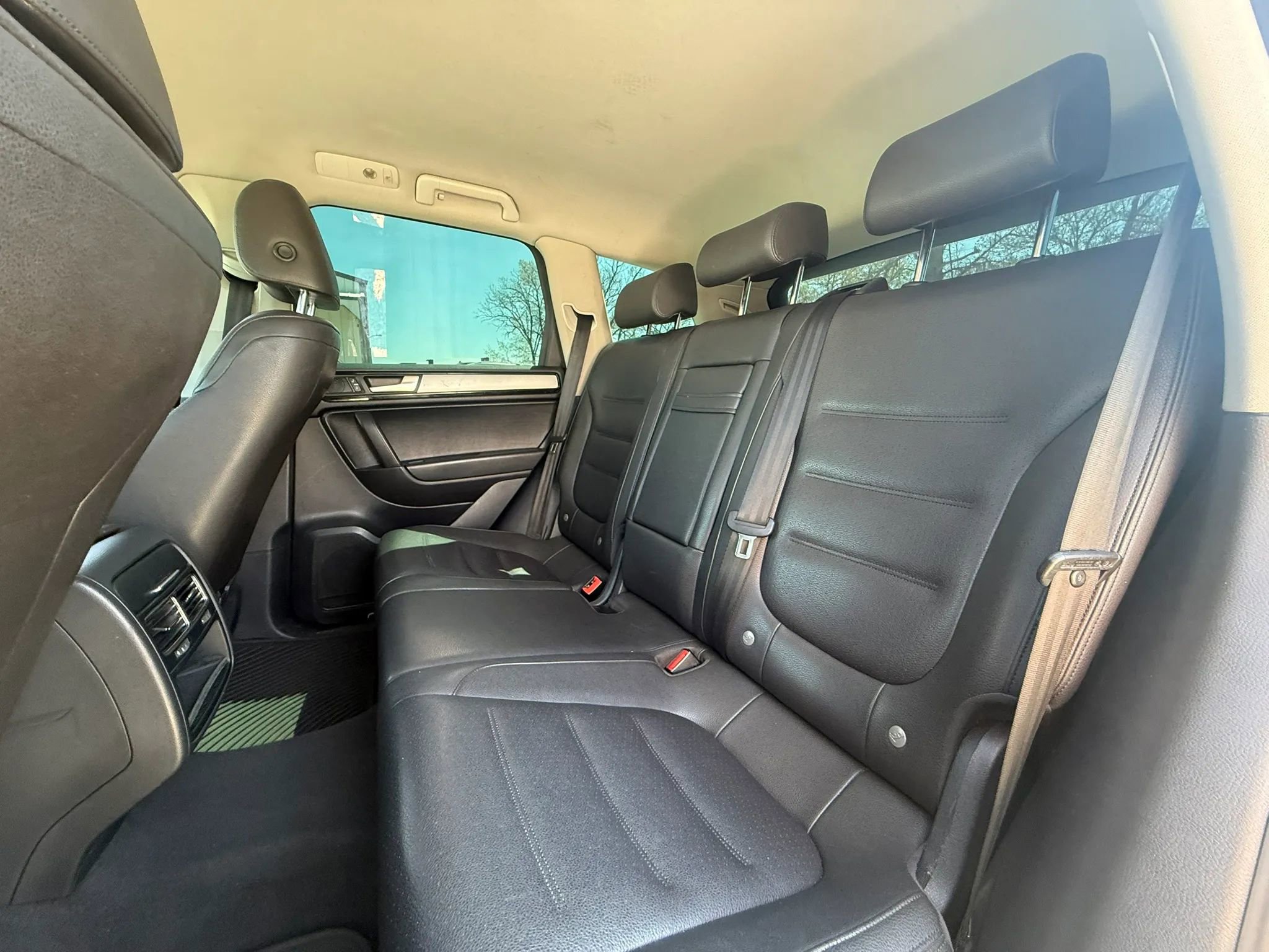Used 2013 Volkswagen Touareg Sport AWD/4WD image 14