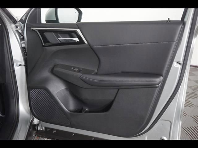 Used 2025 Mitsubishi Outlander SE image 8