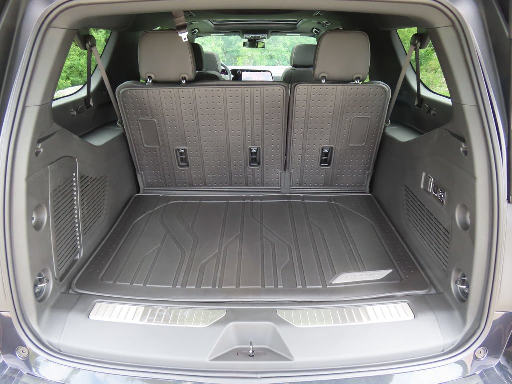 New 2026 Chevrolet Suburban Premier w/ Sun And Tow Package AWD/4WD image 22