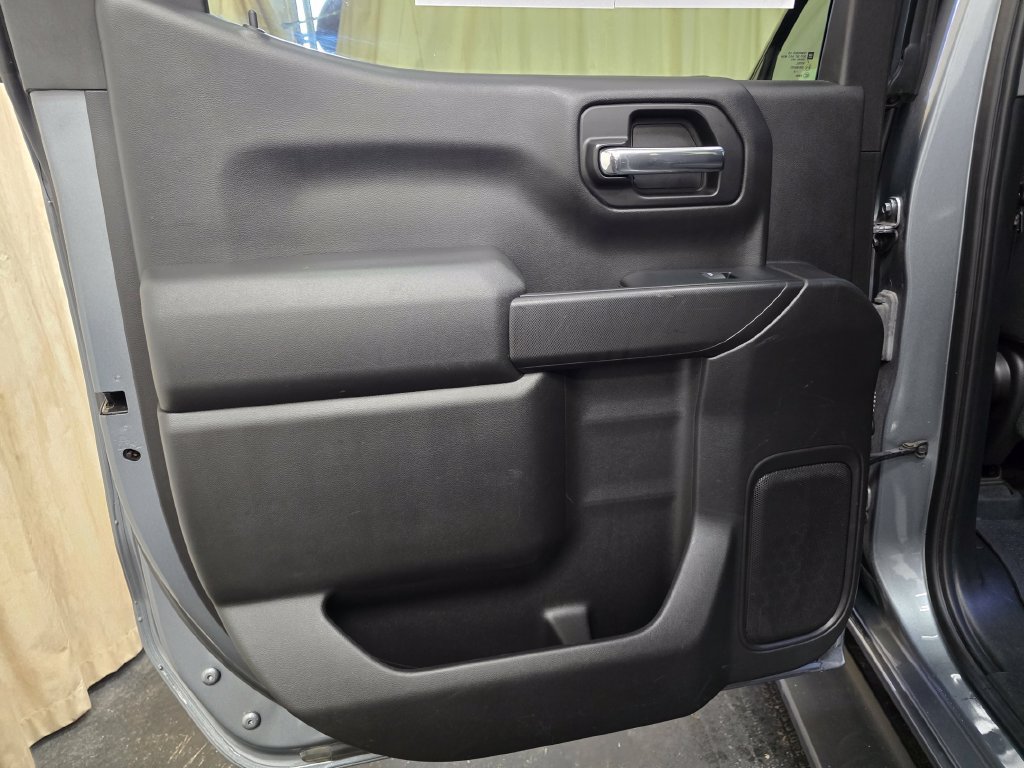 Used 2019 Chevrolet Silverado 1500 Custom w/ Custom Value Package AWD/4WD image 19