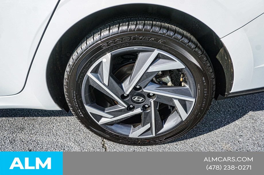Used 2024 Hyundai Elantra Limited FWD image 16