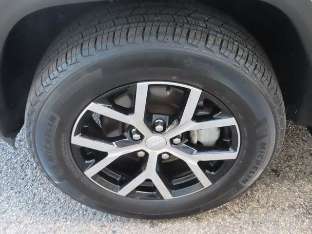 Used 2023 Jeep Grand Cherokee Limited image 22