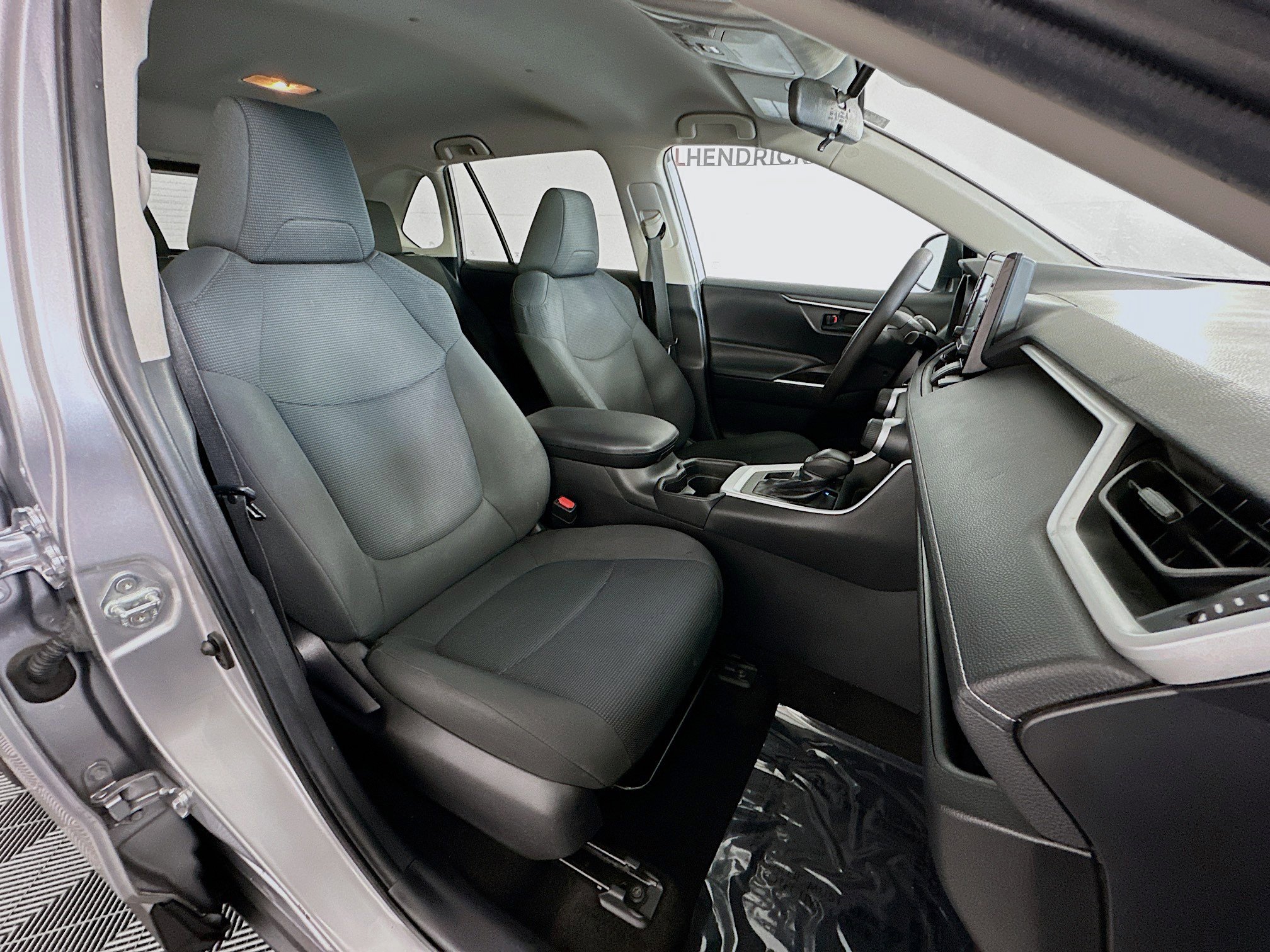 Used 2021 Toyota RAV4 LE image 27