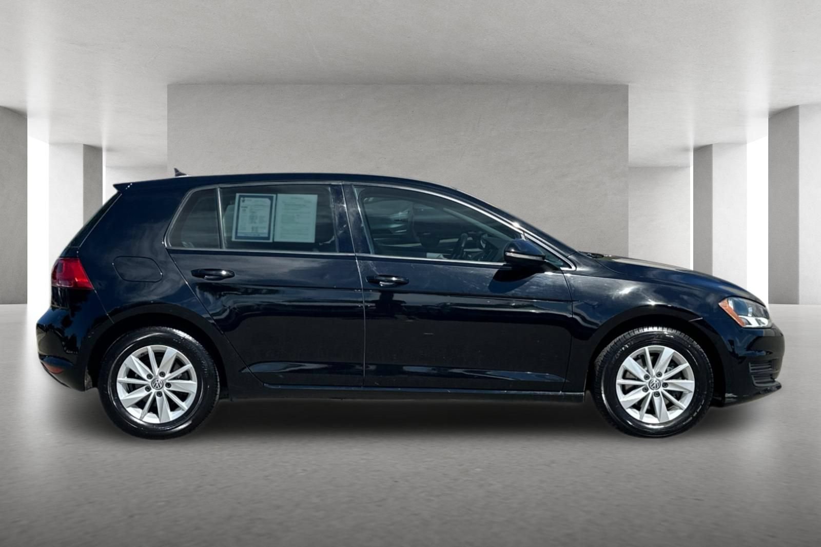 Used 2017 Volkswagen Golf S FWD image 3
