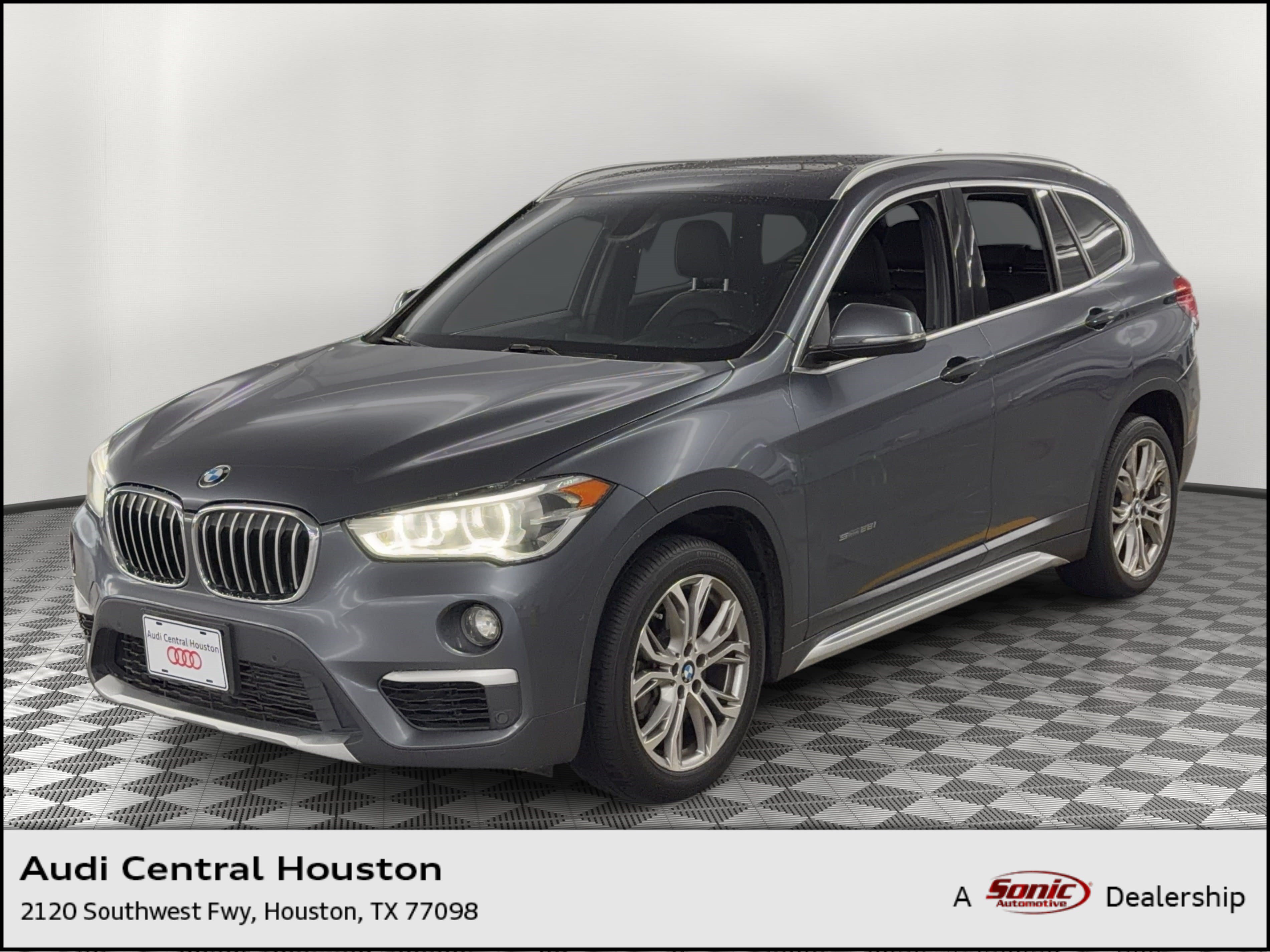 Used 2017 BMW X1 sDrive28i FWD image 1