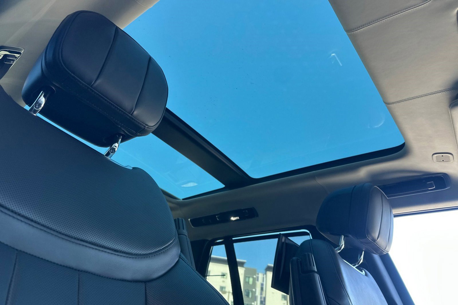 Certified 2023 Land Rover Range Rover First Edition image 25