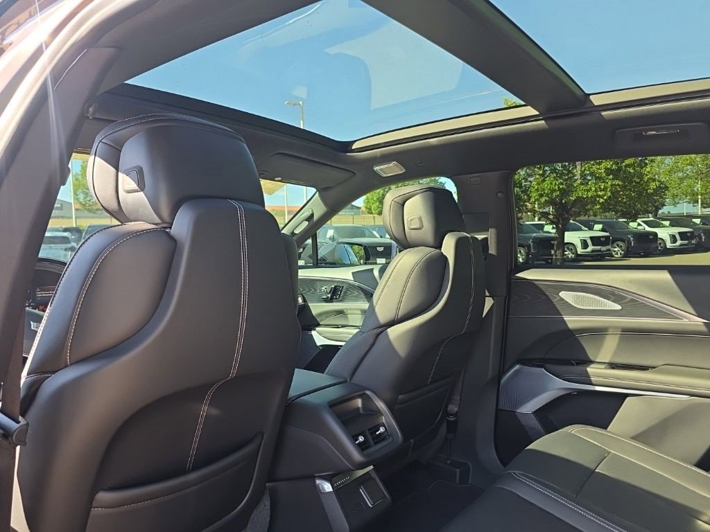 Used 2026 Cadillac Lyriq Premium Luxury AWD/4WD image 14