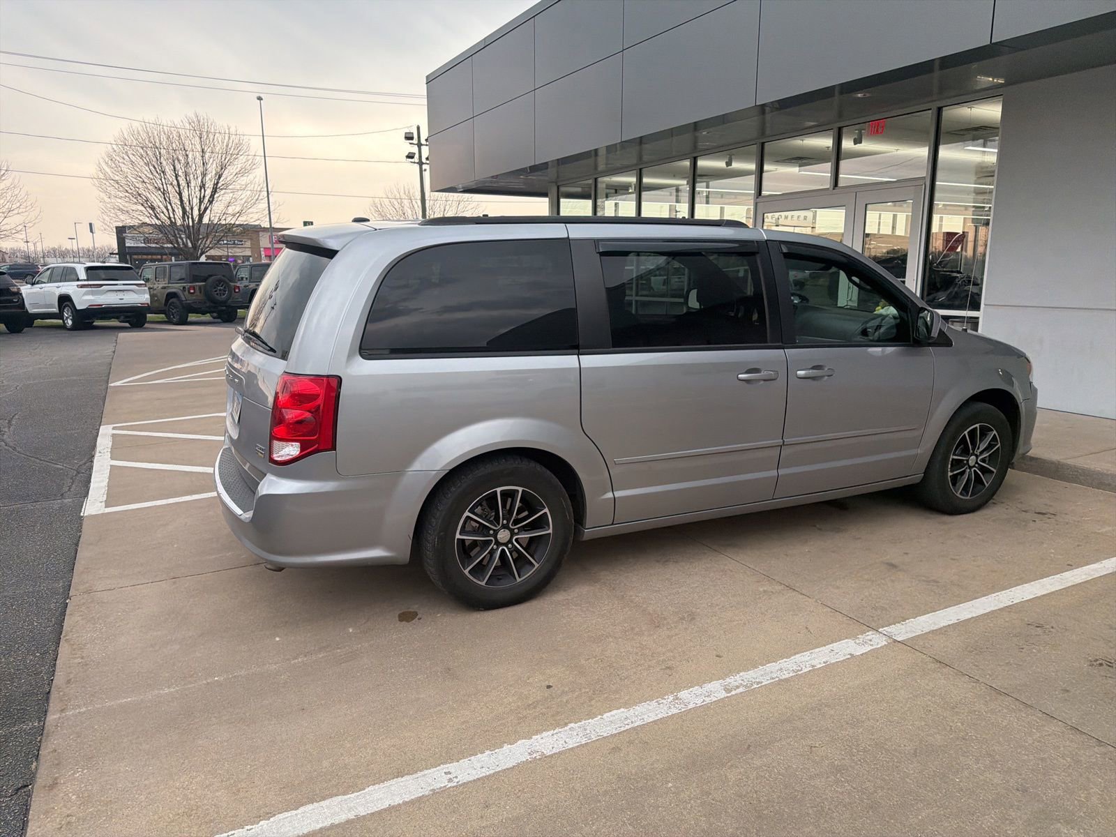 Used 2017 Dodge Grand Caravan GT image 4