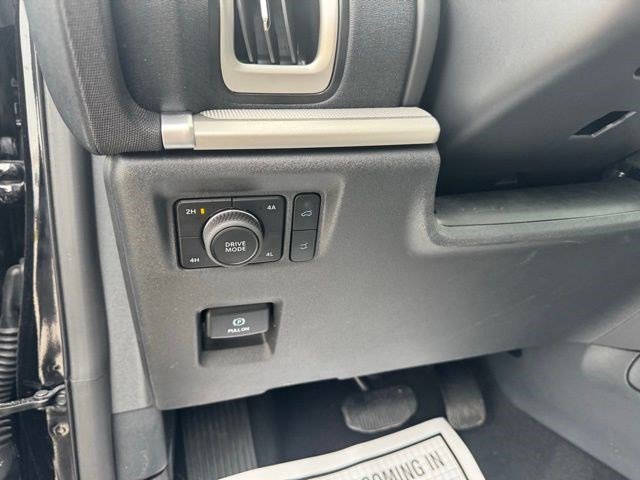 Used 2025 Ford Expedition Active image 13