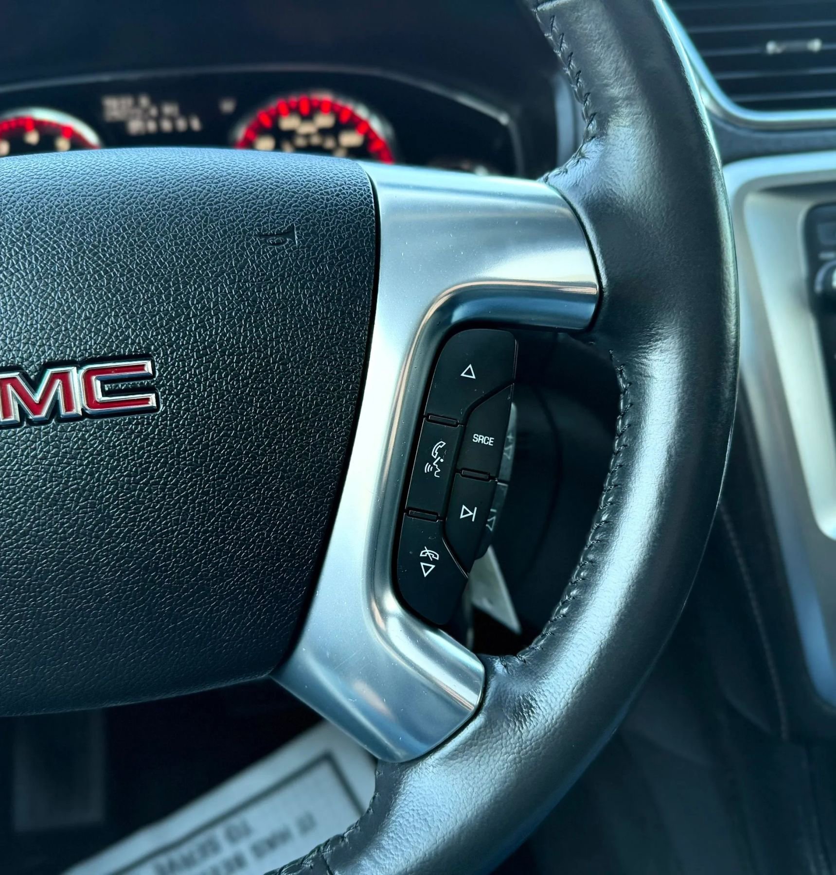 Used 2014 GMC Acadia SLE image 16
