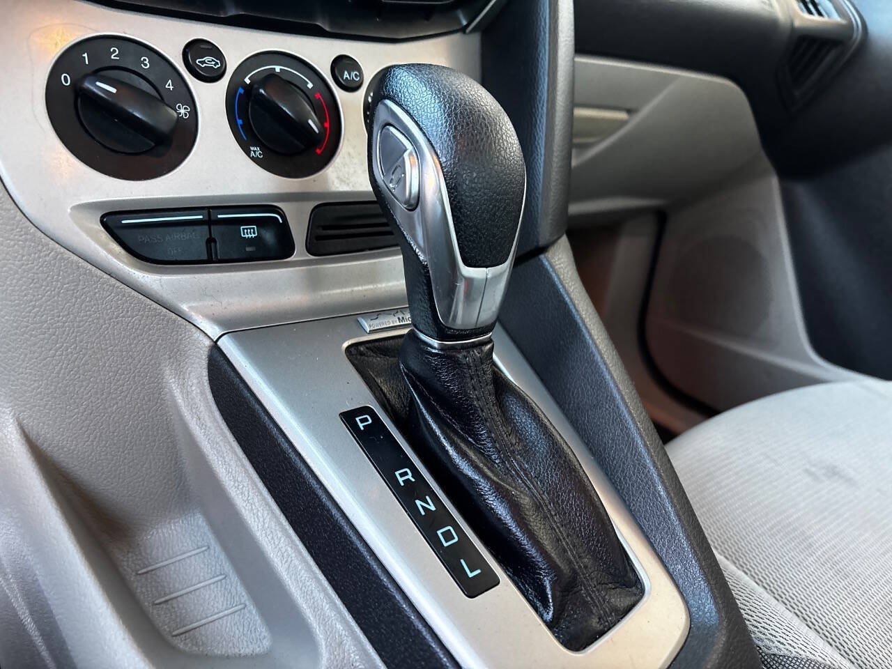 Used 2014 Ford Focus SE FWD image 26