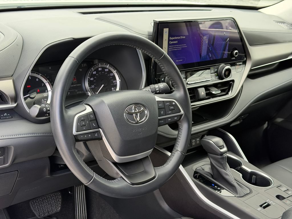 Used 2023 Toyota Highlander XLE FWD image 25