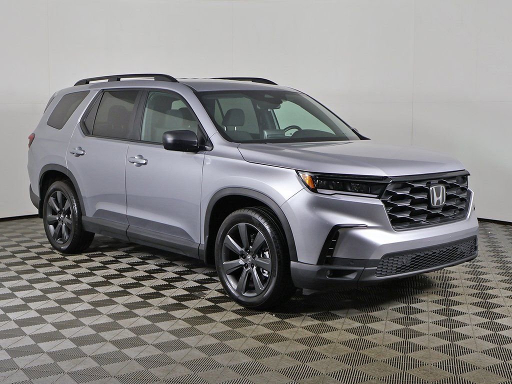 Used 2025 Honda Pilot Sport image 2