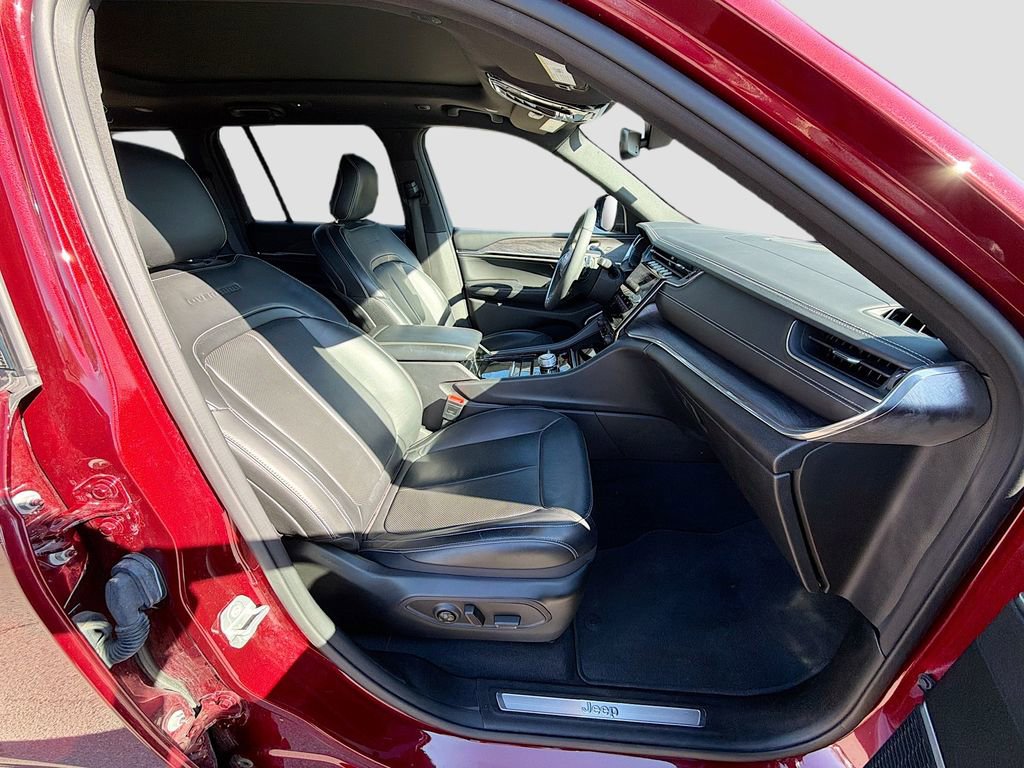 Used 2023 Jeep Grand Cherokee Overland image 16