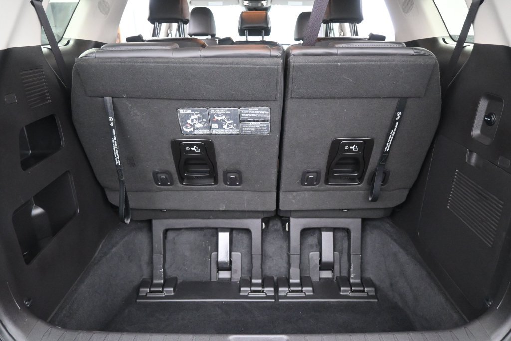 Used 2025 Kia Carnival EX FWD image 26