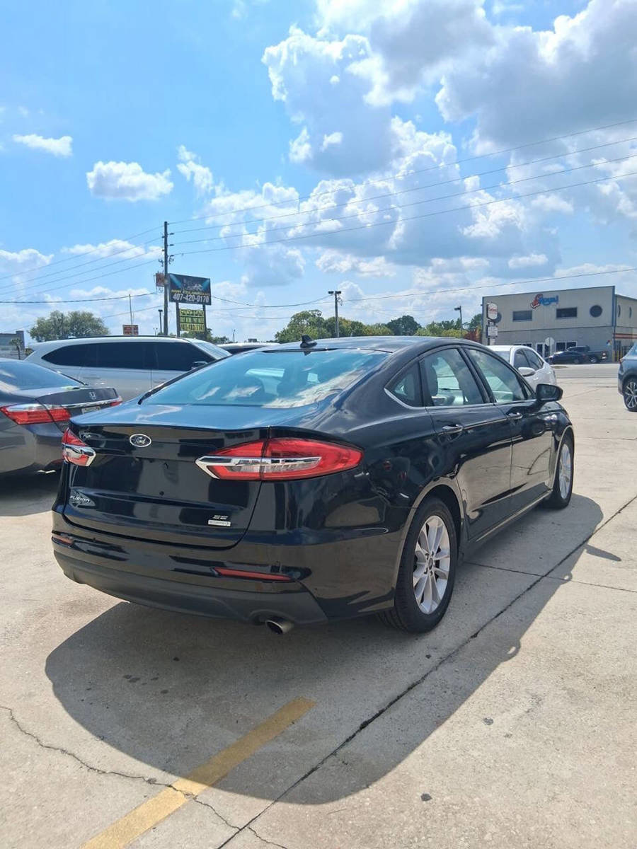 Used 2020 Ford Fusion SE FWD image 8