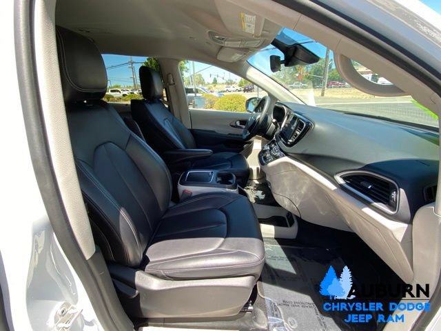 Used 2024 Chrysler Pacifica Touring-L FWD image 14