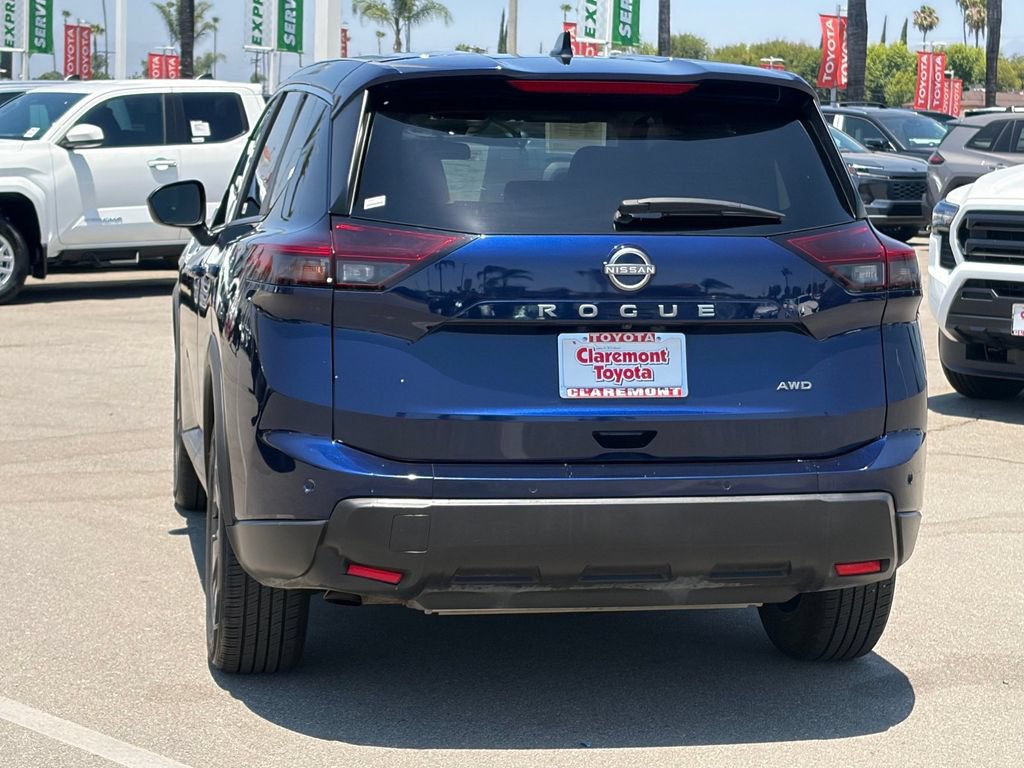 Used 2025 Nissan Rogue SV AWD/4WD image 44